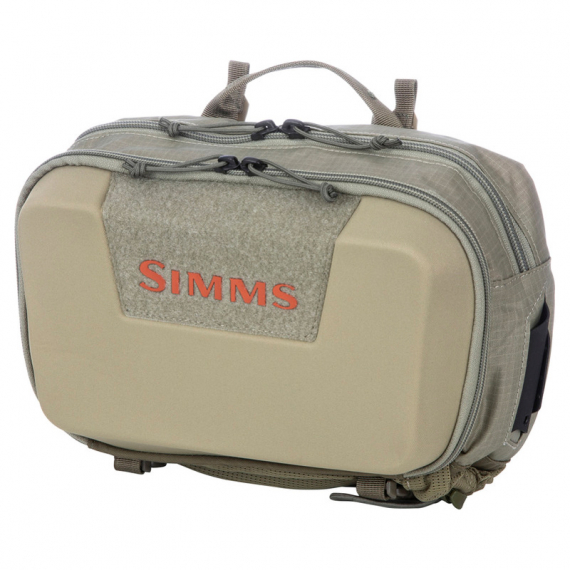 Simms Flyweight Large Pod Tan i gruppen Opbevaring / Tackle-tasker / Sling Packs hos Sportfiskeprylar.se (13205-276-00)