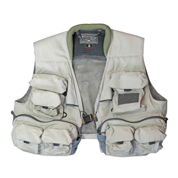 Simms Master Vest Khaki i gruppen Nyheder / Simms Nyheder hos Sportfiskeprylar.se (14516-268-20r)