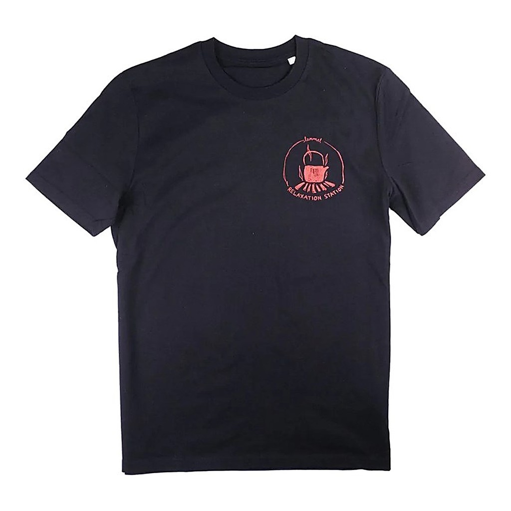 Lemmel T-shirt Relaxation Station Black w Red print i gruppen Beklædning og fodtøj / Beklædning / T-shirts hos Sportfiskeprylar.se (3010106-5334r)