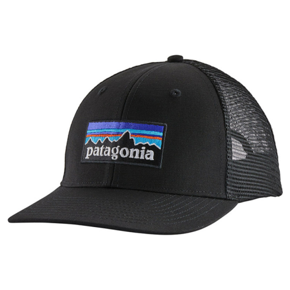 Patagonia P-6 Logo Trucker Hat Black i gruppen Beklædning og fodtøj / Kasketter og hovedbeklædning / Kasketter / Trucker caps hos Sportfiskeprylar.se (38289-BLK-ALL)
