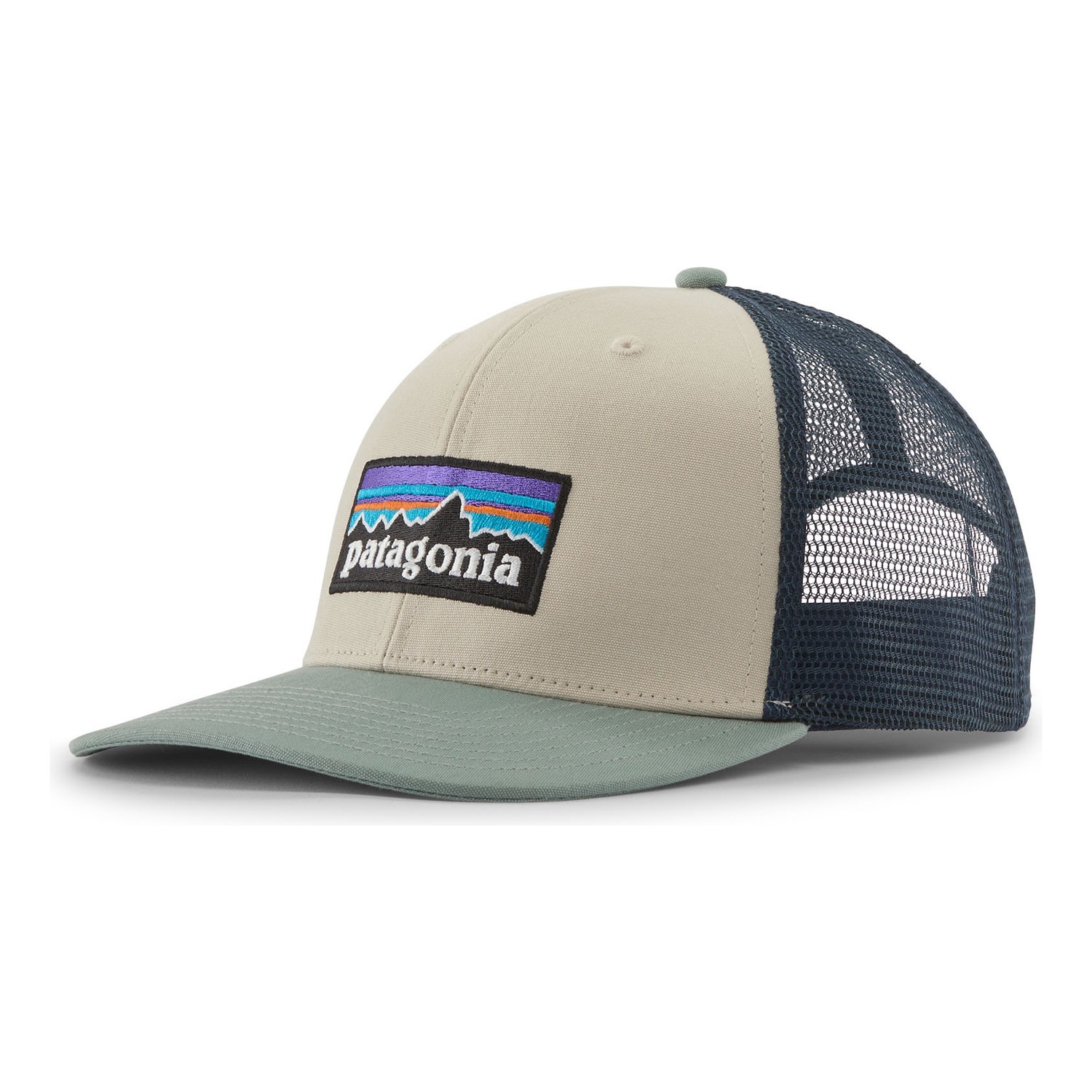 Patagonia P-6 Logo Trucker Hat PUM i gruppen Beklædning og fodtøj / Kasketter og hovedbeklædning / Kasketter / Trucker caps hos Sportfiskeprylar.se (38289-PUM-ALL)