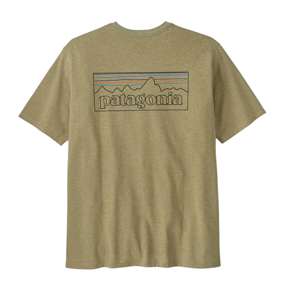 Patagonia M\'s P-6 Logo Responsibili-Tee POGM i gruppen Beklædning og fodtøj / Beklædning / T-shirts hos Sportfiskeprylar.se (38504-POGM-Lr)