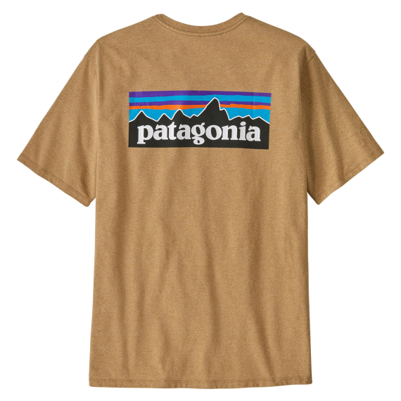 Patagonia M\'s P-6 Logo Responsibili-Tee TNGO i gruppen Beklædning og fodtøj / Beklædning / T-shirts hos Sportfiskeprylar.se (38504-TNGO-Lr)
