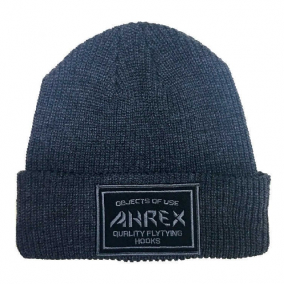 Ahrex Ribbed Knit Woven Patch Beanie - Dark Grey i gruppen Beklædning og fodtøj / Kasketter og hovedbeklædning / Huer og hatte hos Sportfiskeprylar.se (ABE310)