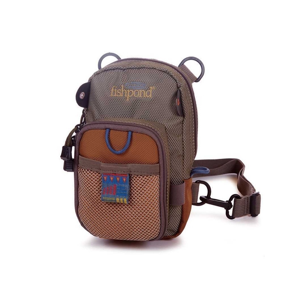 Fishpond San Juan Vertical Chest Pack Sand Saddle Brown i gruppen Opbevaring / Tackle-tasker / Hoftetasker hos Sportfiskeprylar.se (SJVCP-SA-SAB)